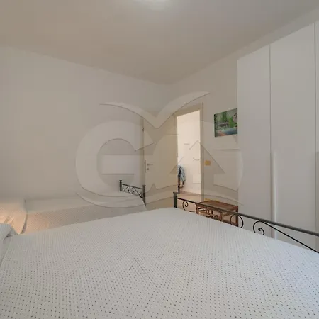 Konukevi La Palazzina Nel - Goelba 3*